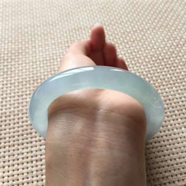 高冰起胶起光圆条手镯，规格：57.1*11.1*10.7，老坑老种，水头足，底子细腻均匀！