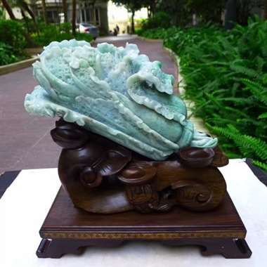 翡翠A货老坑水润浅豆绿精工招财进宝大白菜摆件 约裸石尺寸：280/130/95 连底坐：290/28