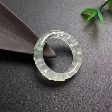 a417:冰种飘花指环，尺寸内径17.5厚2宽6.2
