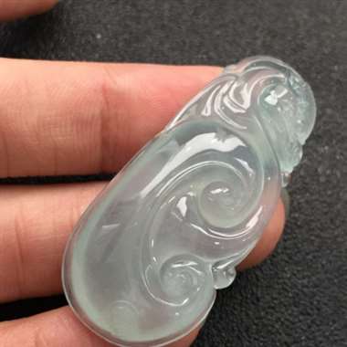 冰种翡翠如意挂件 尺寸：46.0-21.8-8.8mm