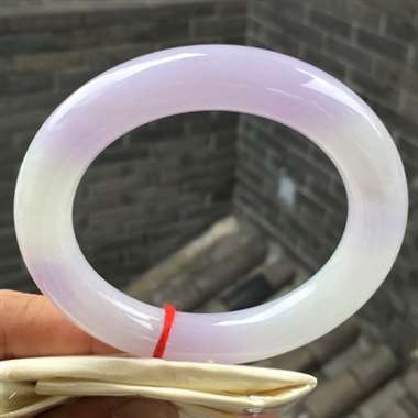 冰紫圆条，尺寸57.0-12.5-11.9，水润冰透，颜色亮丽，底子干净清爽，完美