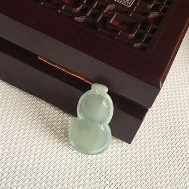 缅甸翡翠A货,冰种起光,完美,性比价高,佩戴效果很好,喜欢的赶紧下手,手慢无货 缅甸翡翠A货,冰种起光,完美,性比价高,佩戴效果很好,喜欢的赶紧下手,手慢无货