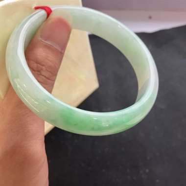 糯种飘绿花手镯 底细干净 完美无裂