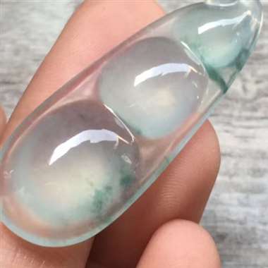 冰种飘花福豆，尺寸:41.2*15.2*6.4mm,水润通透，种特老，饱满。H17