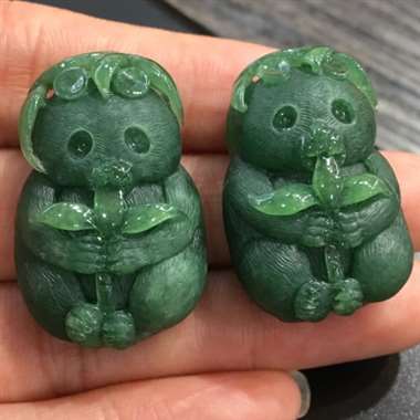一对熊猫，大宝小宝[呲牙]，完美色阳，雕工精湛，肥嘟嘟，无敌可爱，性价比高，推荐，尺寸32.6*21
