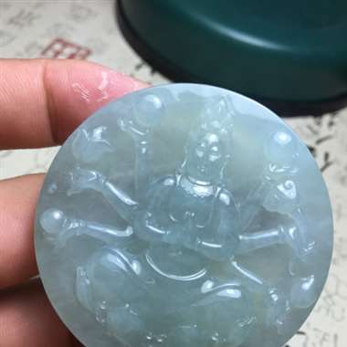 冰种底色千手观音 料子细腻清爽 种水一流 雕工精细 美观大方