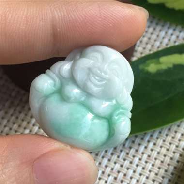 一处打磨不平，色甜美，水润，细腻，厚装，圆润饱满，性价比很高～～可配绳或银扣头 24.