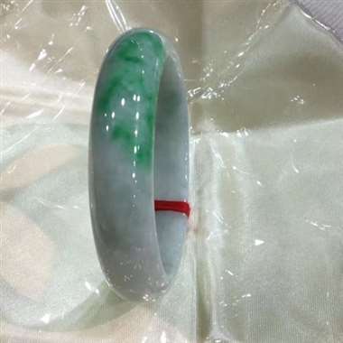 58.1圈口手镯,色阳,底庄细腻,一截绿,完美,圈口对的可以收,尺寸58.1*15.2*7.9mm, 58.1圈口手镯,色阳,底庄细腻,一截绿,完美,圈口对的可以收,尺寸58.1*15.2*7.9mm,