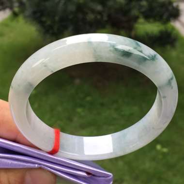 正圈，糯冰种飘花，尺寸59.6-13.0-8.1，水润细腻，完美