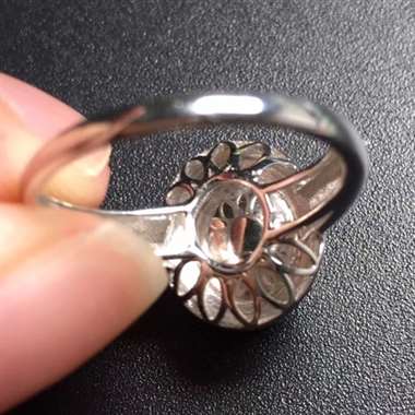 K阳绿蛋面戒指，真金真钻镶嵌，完美，种水超好，玉质细腻.