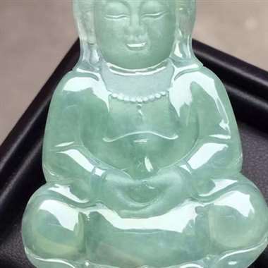 福利！苹果绿观音：有裂纹，种水好，玉质细腻，雕工精致，色泽漂亮，饱满，无孔。尺寸：52.2/36.2