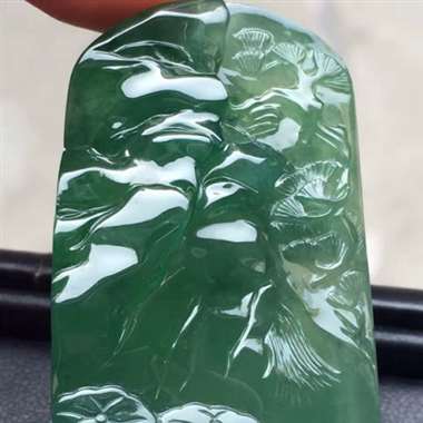 满色鸳鸯牌：完美无裂纹，种老起胶，雕工精致，色泽漂亮，饱满，尺寸：47.6/28.2/10.6，tm