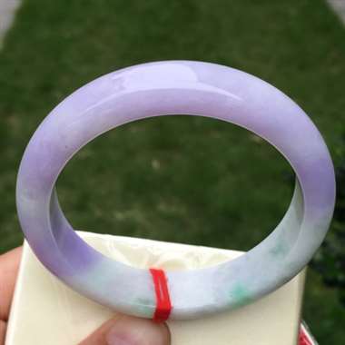 紫罗兰正圈,尺寸56.6-13.4-7.8,水润细腻,紫色浓郁,打灯微纹,可忽略,编号041014 紫罗兰正圈,尺寸56.6-13.4-7.8,水润细腻,紫色浓郁,打灯微纹,可忽略,编号041014