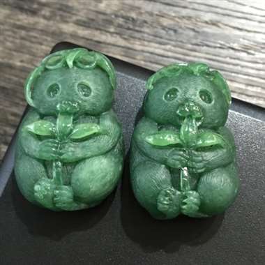 一对熊猫，大宝小宝[呲牙]，完美色阳，雕工精湛，肥嘟嘟，无敌可爱，性价比高，推荐，尺寸32.6*21