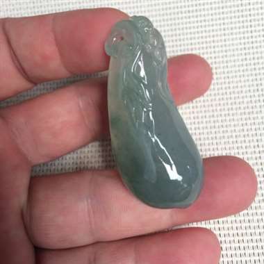 福瓜吊坠。种老水足、雕工精美、完美饱满、非常漂亮！
