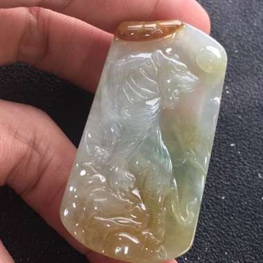 冰糯种飘花带翡俏色虎牌挂件
