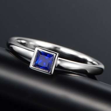18K蓝宝石戒指，主石0.3ct，重量1.88g，手寸11#