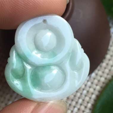 一处打磨不平，色甜美，水润，细腻，厚装，圆润饱满，性价比很高～～可配绳或银扣头 24.