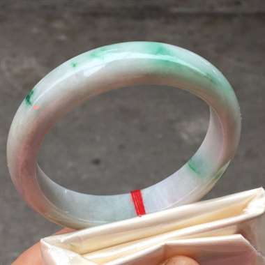 57.1圈口正庄手镯，色阳，条形好，底庄细腻，完美，不贵，圈口对的可以收，尺寸57.1*13.3*7