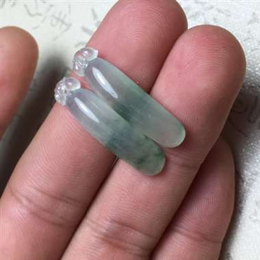 冰种飘花福瓜一对 种老水足 水润通透 雕工精细 可镶嵌做耳坠