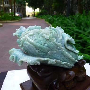 翡翠A货老坑水润浅豆绿精工招财进宝大白菜摆件 约裸石尺寸：280/130/95 连底坐：290/28