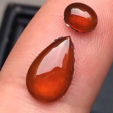 福利！红翡水滴一套：完美无裂纹，种水好，玉质细腻，雕工精致，色泽漂亮，饱满，镶嵌翻翻～尺寸：11.3