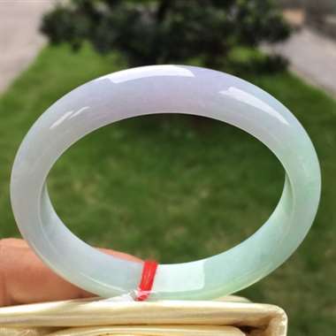 双彩正圈，尺寸55.4-11.1-7.3，水润细腻，颜色亮丽，半紫半绿交相辉映，完美