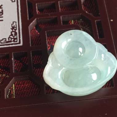 缅甸翡翠A货,佛在心中,保佑平安,身体健康,事事如意,赶紧下手。 缅甸翡翠A货,佛在心中,保佑平安,身体健康,事事如意,赶紧下手。