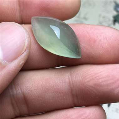 阳底旦面 种老水足 水润饱满 可镶嵌做吊坠 完美