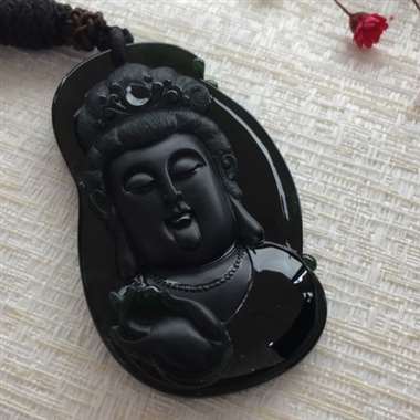 冰种极品墨翠观音，黑度极度黑，玉质细腻，打灯通透阳绿，少杂质，纯手工打造，线条柔美流畅，厚装大件。尺