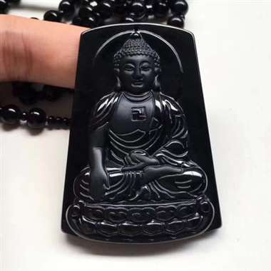 4⃣️墨翠精美雕工，自然光下黑，完美无裂，表面黑光亮起油，打灯透帝王绿，送证书，玛瑙项