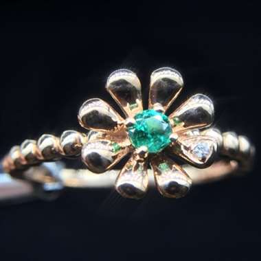 18K红金镶嵌，主石0.12ct，配钻0.007ct，总重2.227g，美丽的花瓣形代