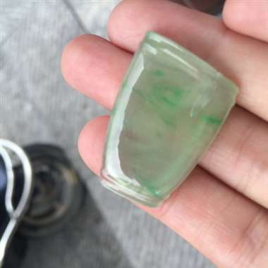 缅甸翡翠A货，高冰节节高升，上身效果超赞。水润起光，性价比超高。手慢无。