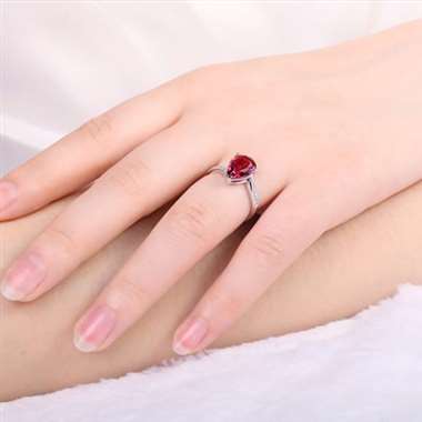 18K红碧玺戒指，主石1.5ct，配钻0.12ct，手寸15#，重量2.56g