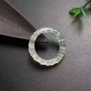 a417:冰种飘花指环，尺寸内径17.5厚2宽6.2