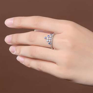 18K金蓝宝石戒指，主石1.05ct，配钻0.17ct，重量3.12g，手寸13#