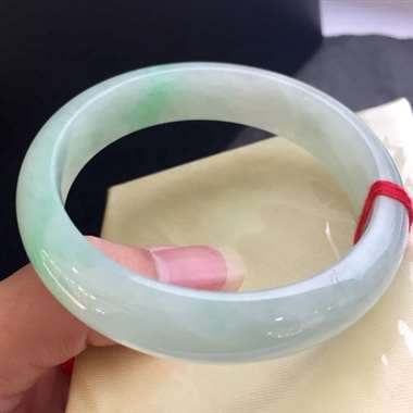糯种飘花手镯 底细干净 完美无裂 清爽水润
