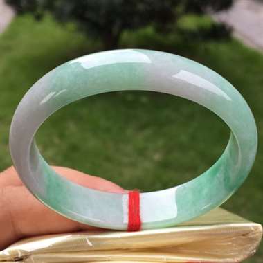 春彩贵妃，尺寸53.8-12.7-6.0，颜色亮丽，完美