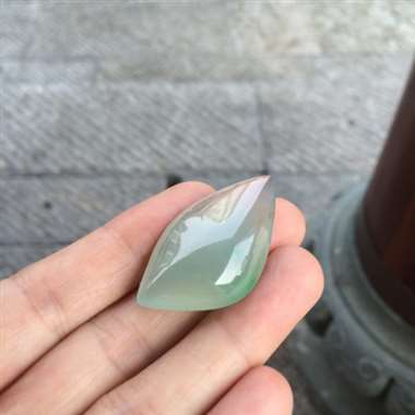 缅甸翡翠A货，滴水型，完美水润，色彩鲜艳，性价比超高。喜欢的不要错过哦。