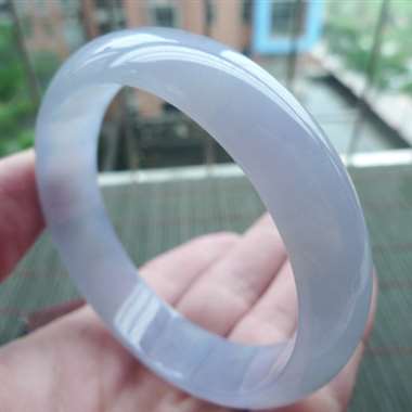 111425完美无纹裂好种淡紫正装手镯 种色一流,冰透细腻,老种起荧光,颜色淡紫色 惊艳迷人 111425完美无纹裂好种淡紫正装手镯 种色一流,冰透细腻,老种起荧光,颜色淡紫色 惊艳迷人