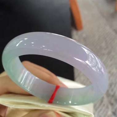 正装春彩冰镯，种老水足，细腻迷人，完美