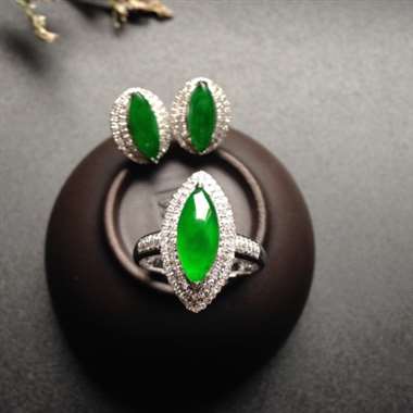 冰种阳绿套件（耳钉 戒指）18K金镶嵌 耳钉裸石11-4-2毫米/戒指裸石12-5-2毫米 内径16