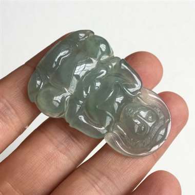 冰种 观音 整体有底色 少许飘花 种老 水头不错 冰透感非常不错 尺寸 49*3
