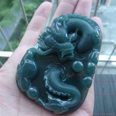 11120完美无纹裂好种特色蓝水龙牌挂件 玉质细腻水润 种水足 颜色靓 雕工精湛 栩栩如生 大件厚装