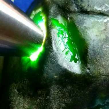 LZ116老敞葛影角辣色界面级别满色,种老色阳帝皇绿,小精品多处大开窗都是辣色,没开的地方还可继续擦 LZ116老敞葛影角辣色界面级别满色,种老色阳帝皇绿,小精品多处大开窗都是辣色,没开的地方还可继续擦