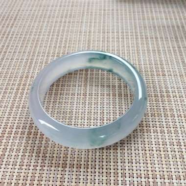 17041427#正圈尺寸：54.2x13.2x7.3mm 冰飘花镯，很纯很细腻的品质，种老水足，起