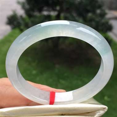 冰种正圈，尺寸52.0-9.8-6.8，水润冰透，种老起光，完美