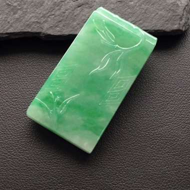 冰种晴水绿花件吊坠 水润色靓 工精雕细 完美