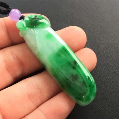 冰种完美辣绿福瓜挂件