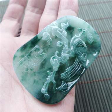 111829完美好种飘花绿鸟语花香挂件cy，种水足，料子细腻，雕工精湛，佩戴漂亮，尺寸52.6-39